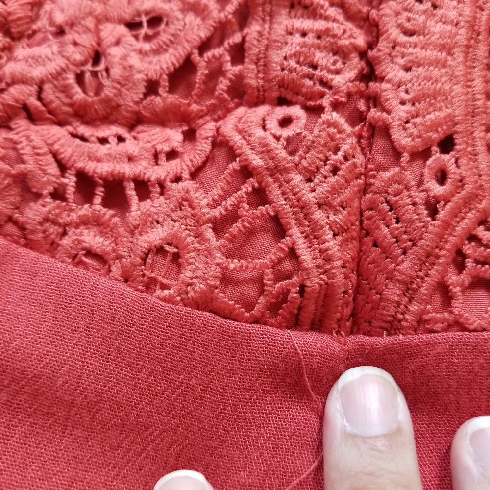 Lulu's Coral Crochet Romper - Picture 6 of 12